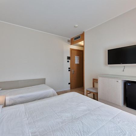 Hotel Columbus Линьяно-Саббьядоро Экстерьер фото